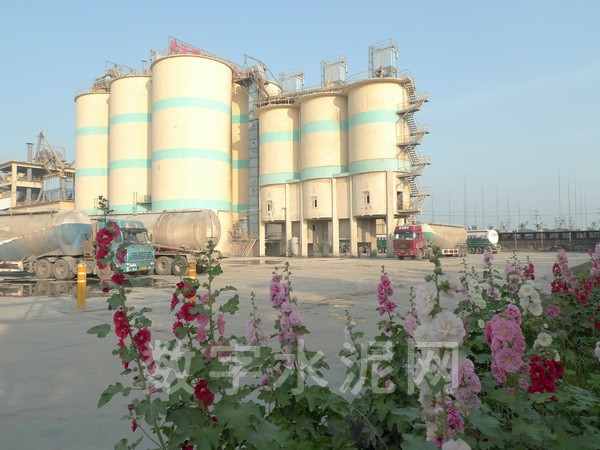 天津市金晟华水泥有限公司是曲寨集团的联营分公司，厂址位于西青区经济开发区大寺工业园