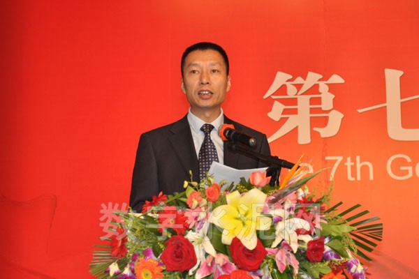 齐欣宣读成立中国水泥协会企业文化研究会提案