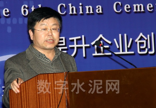 技术中心副主任范永斌主持下午的发言